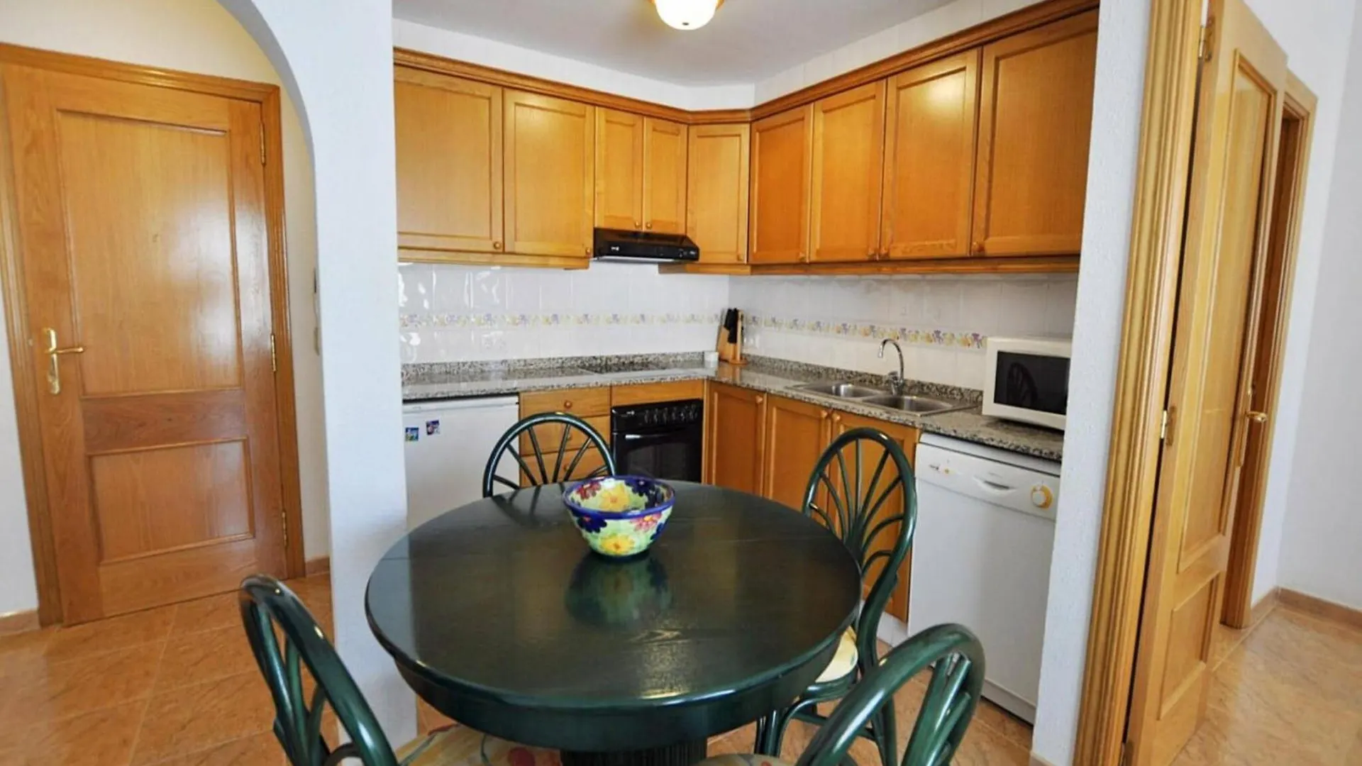 Apartment In Roses, 50 M From Beach
