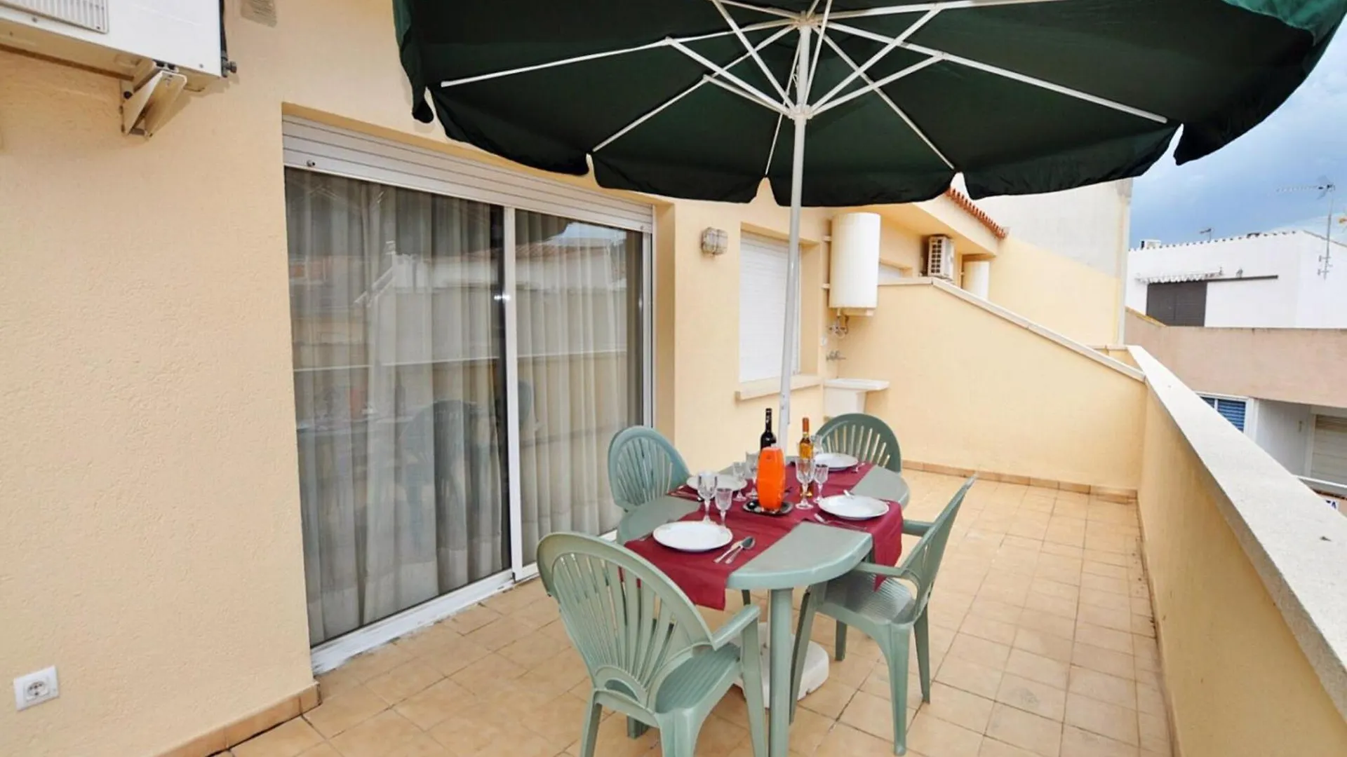 Apartment In Roses, 50 M From Beach Spain